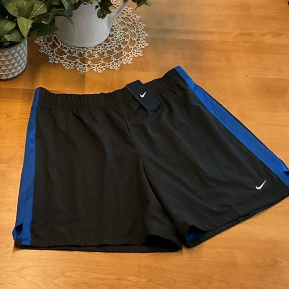 NIKE - Performance Stay Dry Shorts - NWT